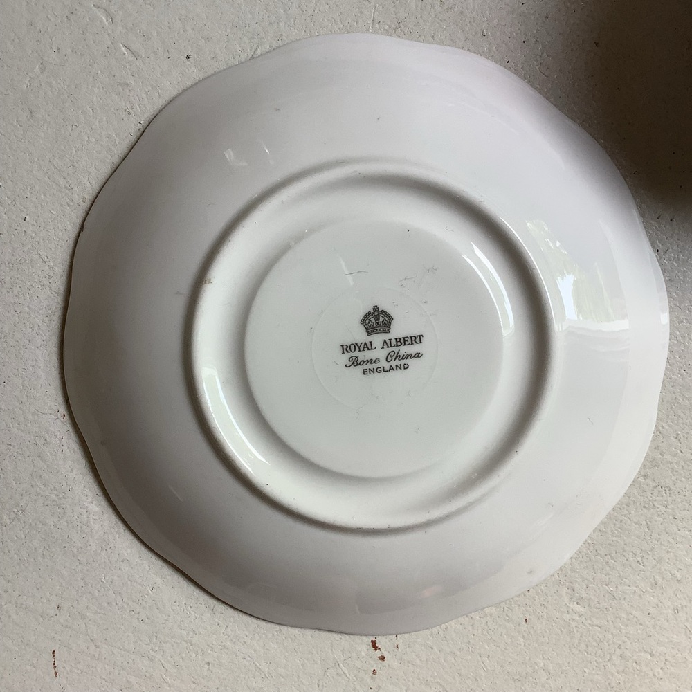 Royal Albert Tea Cup & Saucer England - Picture 10 of 10